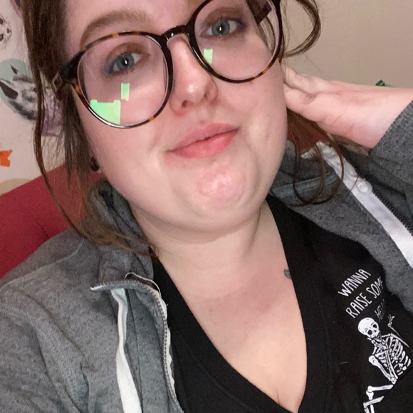 Meet Your Posher, Sarah! 💗💀💗 - Picture 1 of 1